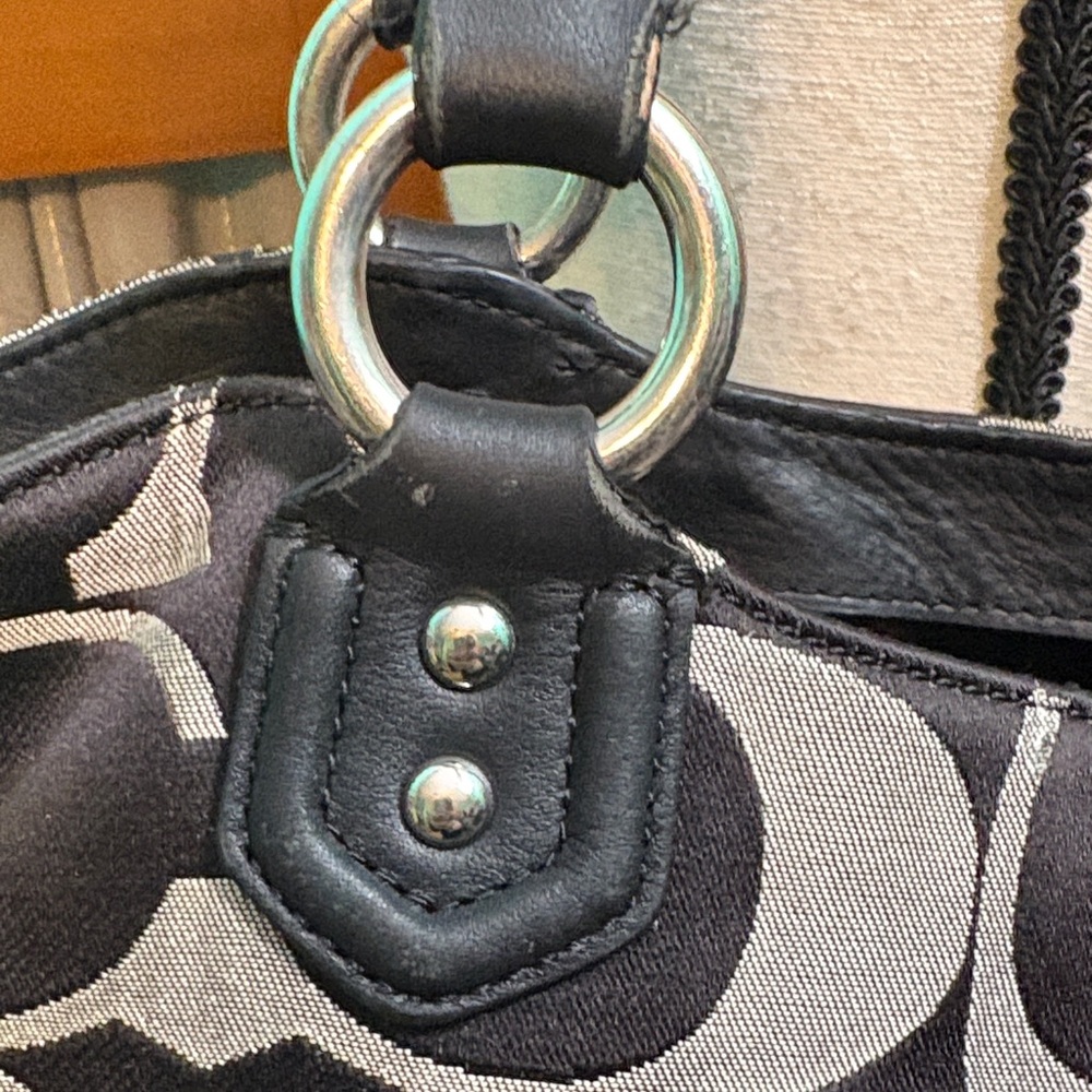 Coach Signature Black and Cream Shoulder Bag - Picture 7 of 16